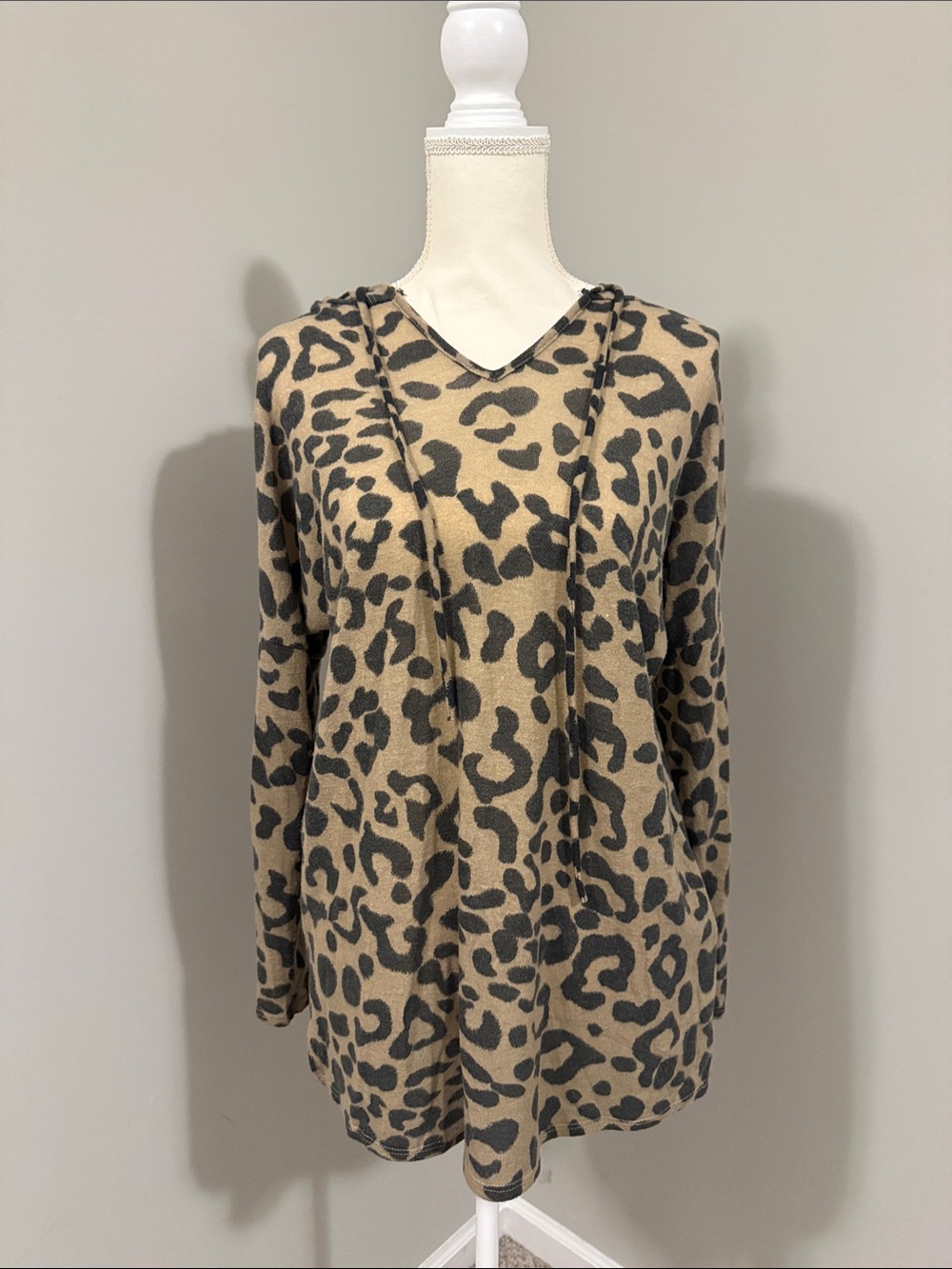 Leopard Print Hooded Pullover - Tan & Black